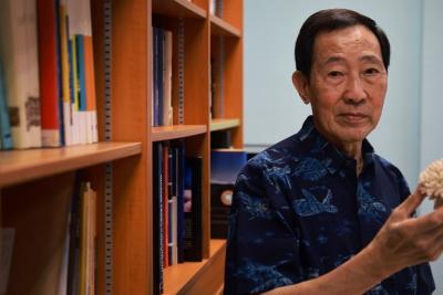 Giáo sư Chou Loke Ming nhận giải thưởng ASEAN về đa dạng sinh học